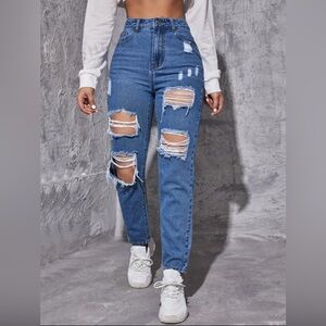 Ripped Frayed Tapered Jeans 👖